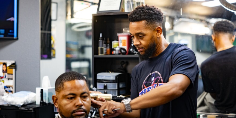 Mastering Textured Hair For Barbers: Advanced Techniques for Cutting Natural and Textured Hair