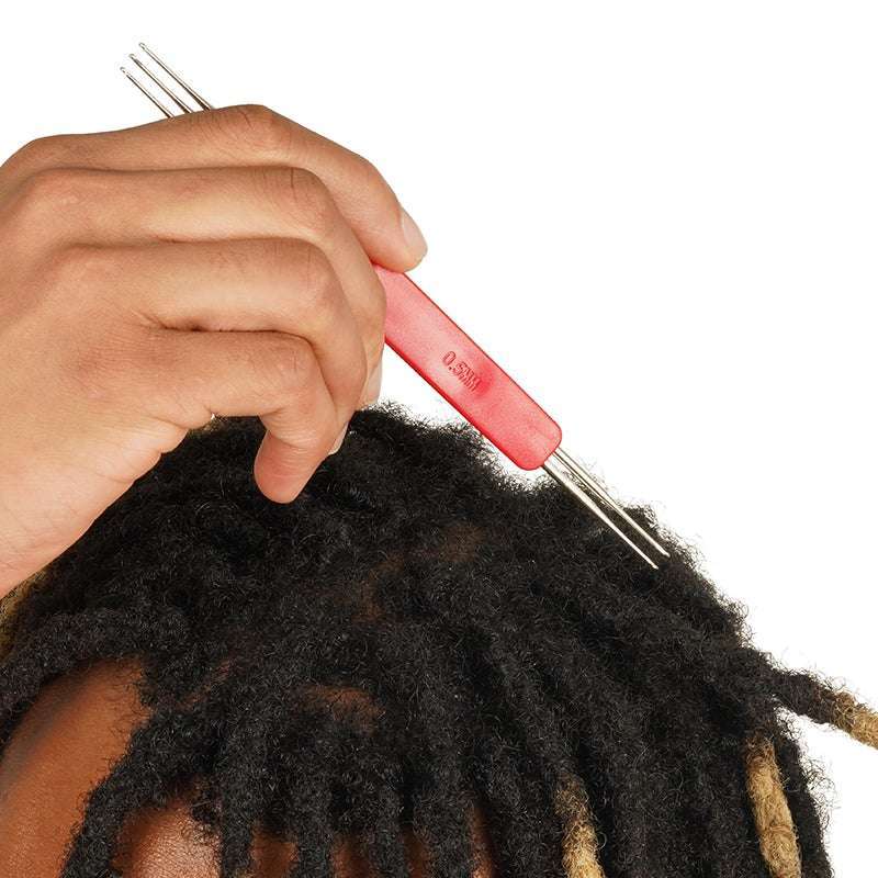 
                  
                    Load image into Gallery viewer, Annie Dreadlocks Crochet Needle, Dual Style 2 and 3 Hook (0.5mm)
                  
                